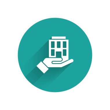 Beyaz Saray 'ın elinde uzun gölgeli bir simge var. Sigorta konsepti. Güvenlik, güvenlik, koruma, konsept koruma. Yeşil daire düğmesi. Vektör.