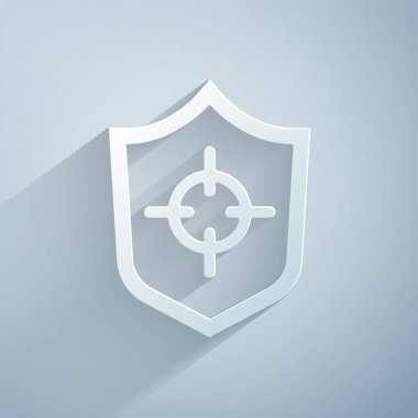 Kağıt kesiği Shield simgesi gri arkaplanda izole edildi. Gardiyan. Güvenlik, güvenlik, koruma, gizlilik kavramı. Kağıt sanatı tarzı. Vektör.