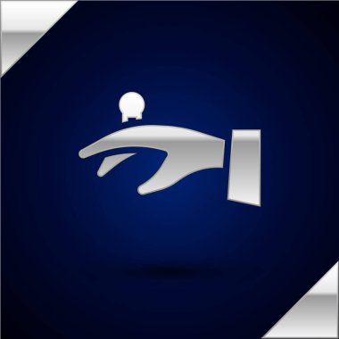 Gümüş alyanslar el simgesinde koyu mavi arkaplanda izole edilmiş. Gelin ve damat mücevher tabelası. Evlilik sembolü. Elmas yüzük. Vektör.