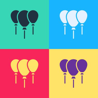 Renkli arka planda izole edilmiş kurdele ikonu olan pop sanat balonları. Mutlu Noeller ve mutlu yıllar. Vektör.