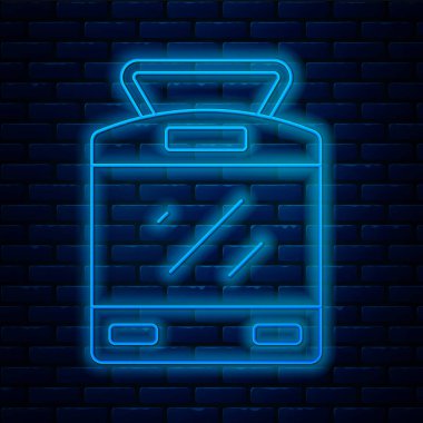 Parlayan neon hattı tramvay ve demiryolu ikonu tuğla duvar arkasında izole edildi. Toplu taşıma sembolü. Vektör.