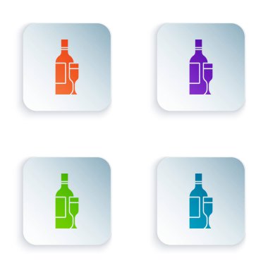 Beyaz arka planda izole edilmiş cam ikonlu renkli şampanya şişesi. Kare düğmelere renkli simgeleri yerleştir. Vektör.