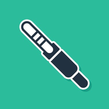 Mavi Ses Jack simgesi yeşil arkaplanda izole edildi. Bağlantı ses ekipmanları için ses kablosu. Fiş kablosu. Müzik aleti. Vektör.