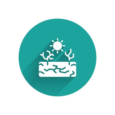 Beyaz Kuraklık ikonu uzun gölgeli izole edilmiş. Yeşil daire düğmesi. Vektör.