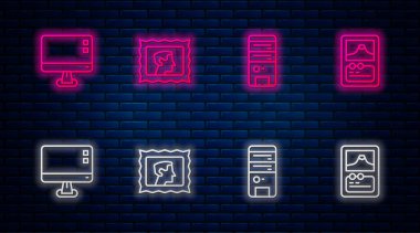 Satır posta pulu, bilgisayar, ekran ve kart oyununu izle. Tuğla duvarda parlayan neon simgesi. Vektör.