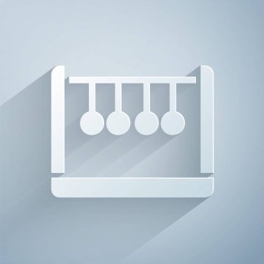 Kağıt kesiği Sarkacı simgesi gri arkaplanda izole edilmiş. Newtons beşiği. Kağıt sanatı tarzı. Vektör.