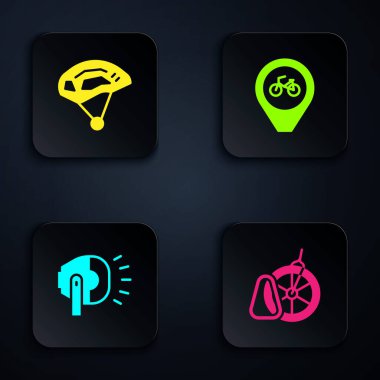 Bisiklet parkı, kask, kafa lambası ve bisikletli konumu ayarlayın. Siyah kare düğme. Vektör.