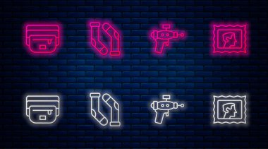 Sıralı çorap, ışın tabancası, muz ve posta mührü torbası. Tuğla duvarda parlayan neon simgesi. Vektör.