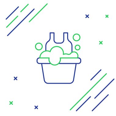 Çizgili plastik leğen ve beyaz arka planda izole edilmiş gömlek simgesi. Sulu kase. Çamaşır yıkama, temizlik malzemeleri. Renkli taslak konsepti. Vektör.