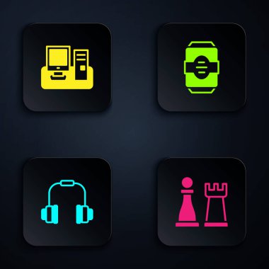 Satranç, klavye, kulaklık ve enerji içeceği ayarla. Siyah kare düğme. Vektör.