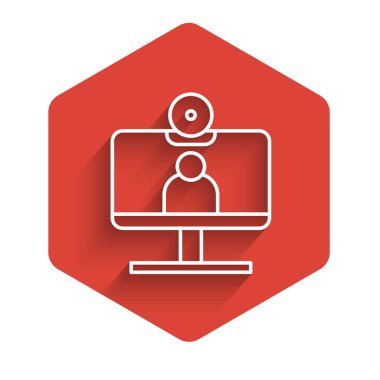 Beyaz çizgi görüntülü sohbet konferansı simgesi uzun gölgeli izole edildi. Ekranda görüntülü sohbet arayüzü olan bilgisayar. Kırmızı altıgen düğmesi. Vektör İllüstrasyonu.