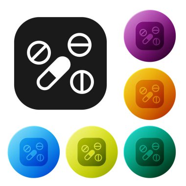 Siyah İlaç hapı ya da beyaz arka planda izole edilmiş tablet ikonu. Kapsül hapı ve uyuşturucu işareti. Eczane tasarımı. Simgeleri renk daire düğmelerine ayarla. Vektör.