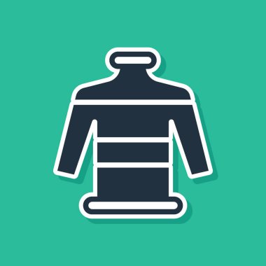 Norveç süslemeleri ve yeşil arka planda izole tatil süslemeleri olan mavi Noel süveteri. Örgü kazak. Vektör.