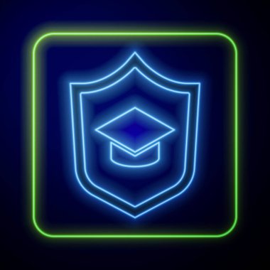 Mavi arka planda izole edilmiş kalkan ikonu olan parlak neon mezuniyet şapkası. Sigorta konsepti. Güvenlik, güvenlik, koruma, konsept koruma. Vektör.