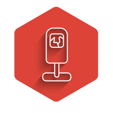 Uzun gölgeli beyaz çizgi çöp kutusu simgesi. Çöp kutusu tabelası. Sepet simgesini geri dönüştür. Ofis çöpü ikonu. Kırmızı altıgen düğmesi. Vektör.