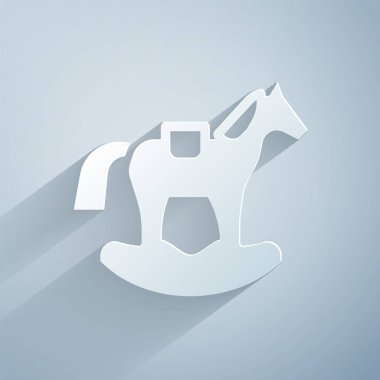 Gri arka planda izole edilmiş küçük çocuk ikonu için kağıt kesiği tahta at eyer salıncağında. Kağıt sanatı tarzı. Vektör.