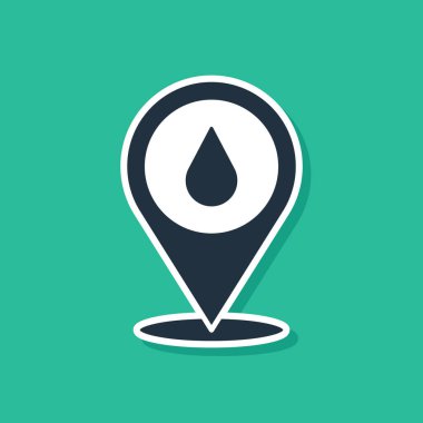 Yeşil arkaplanda mavi su damlası ve konum simgesi izole edildi. Vektör.