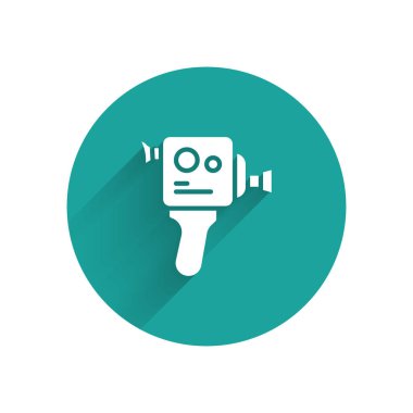 Beyaz Retro sinema kamerası ikonu uzun gölgeli izole edilmiş. Video kamera. Film tabelası. Film projektörü. Yeşil daire düğmesi. Vektör.