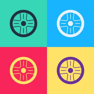 Renkli arka planda izole edilmiş bir araba simgesi için Pop Art Alloy Wheel. Vektör.