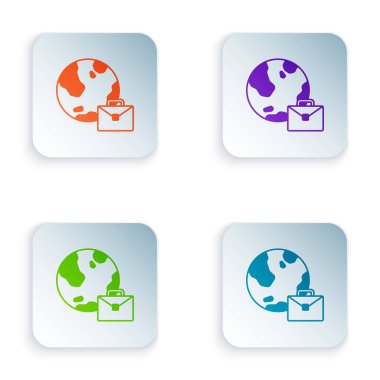 Renk Çevrimiçi çalışma simgesi beyaz arkaplanda izole edildi. Evinde dizüstü bilgisayarla çalışan serbest çalışan bir adam. Uzaktan kumanda. Mesafeli iş kavramı. Kare düğmelere renkli simgeleri yerleştir. Vektör.