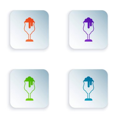 Beyaz arkaplanda izole edilmiş renkli bira ikonu. Kare düğmelere renkli simgeleri yerleştir. Vektör.