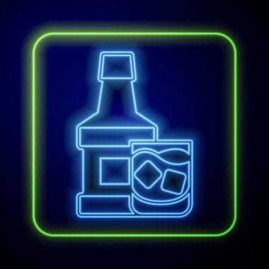 Parlayan neon viski şişesi ve mavi arka planda izole edilmiş cam ikon. Vektör.