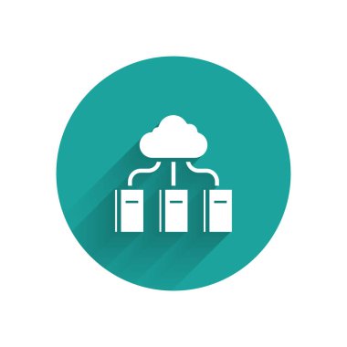 Beyaz Bulut veya çevrimiçi kütüphane simgesi uzun gölgeli izole edilmiş. İnternet eğitimi ya da uzak mesafe eğitimi. Yeşil daire düğmesi. Vektör İllüstrasyonu.