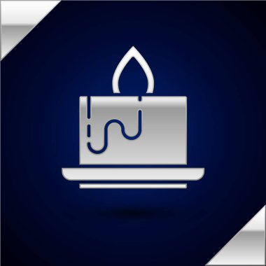 Koyu mavi arkaplanda izole edilmiş gümüş Aroma mum ikonu. Vektör.