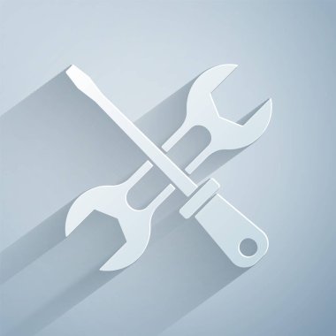 Kağıt kesiği tornavida ve anahtar anahtarı simgesi gri arkaplanda izole edildi. Servis aracı sembolü. Kağıt sanatı tarzı. Vektör.