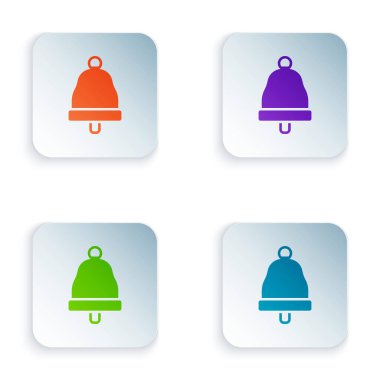 Renkli zil simgesi beyaz arkaplanda izole edildi. Alarm sembolü, servis zili, el zili işareti, uyarı sembolü. Kare düğmelere renkli simgeleri yerleştir. Vektör.