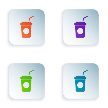 Beyaz arka planda izole edilmiş saman ve su ikonu içen renkli kağıt bardak. Soda bardağı. Taze soğuk içecek sembolü. Kare düğmelere renkli simgeleri yerleştir. Vektör.