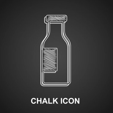 Siyah arka planda izole edilmiş süt ikonu olan tebeşir kaplı cam şişe. Vektör.