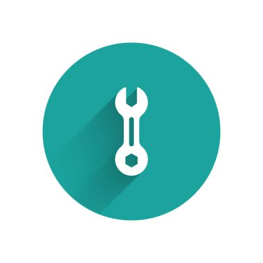 Beyaz İngiliz anahtarı simgesi uzun gölgeli izole edilmiş. Yeşil daire düğmesi. Vektör.