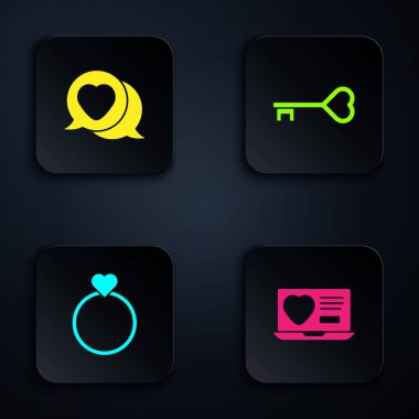 Flört uygulamasını, kalp konuşma balonunu, alyansları ve kalp şeklini ayarlayın. Siyah kare düğme. Vektör