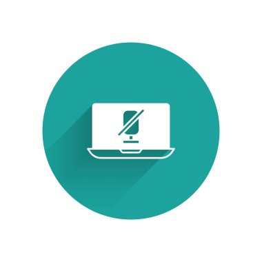 Laptop ikonundaki beyaz dilsiz mikrofon uzun gölgeli izole edilmiş. Mikrofon sesi kapatıldı. Yeşil daire düğmesi. Vektör.