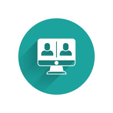 Beyaz Görüntülü Sohbet Konferansı simgesi uzun gölgede izole edildi. Çevrimiçi iş görüşmesi formu. Uzak proje yönetimi. Yeşil daire düğmesi. Vektör.