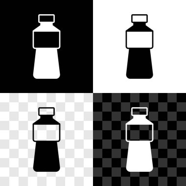 Siyah beyaz, şeffaf arkaplanda izole edilmiş bir şişe su ikonu. Soda su içme tabelası. Vektör.