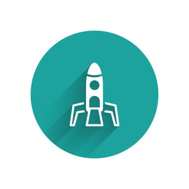 Beyaz Roket gemisi simgesi uzun gölgeli izole edildi. Uzay yolculuğu. Yeşil daire düğmesi. Vektör.