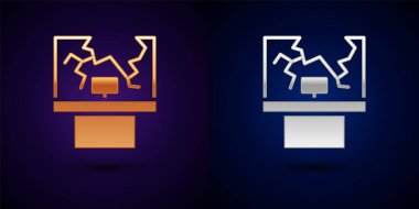 Siyah arkaplanda altın ve gümüş kırılan pencere simgesi var. Hasarlı pencere. Pencere camı kavramını yendim. Vandalizm. Vektör