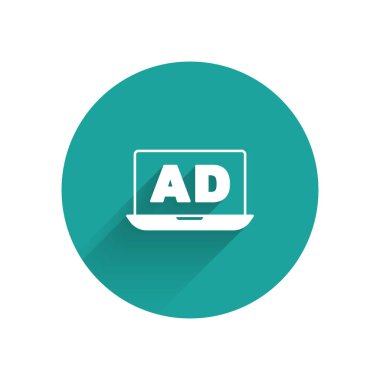 Beyaz reklam simgesi uzun gölgeli izole edilmiş. Pazarlama ve tanıtım süreci kavramı. İlgili reklamlar. Sosyal medya reklamcılığı. Yeşil daire düğmesi. Vektör