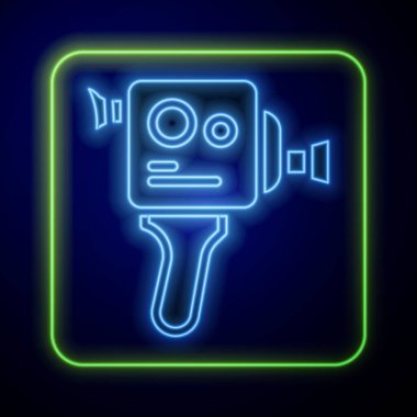 Parlayan neon renkli sinema kamerası ikonu mavi arkaplanda izole edildi. Video kamera. Film tabelası. Film projektörü. Vektör.