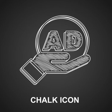 Tebeşir Reklam simgesi siyah arkaplanda izole edildi. Pazarlama ve tanıtım süreci kavramı. İlgili reklamlar. Sosyal medya reklamcılığı. Vektör.