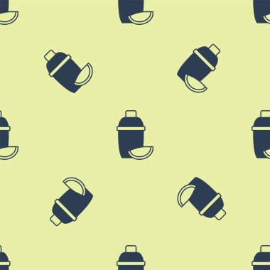 Kireç ikonlu mavi kokteyl karıştırıcı sarı arka planda izole edilmiş pürüzsüz desen. Vektör.