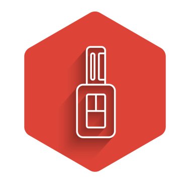 Uzaktan izole edilmiş uzun gölgeli beyaz çizgili araba anahtarı. Araba anahtarı ve alarm sistemi. Kırmızı altıgen düğmesi. Vektör.