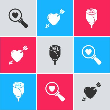 Arama Kalbini ve Aşkı, Oklu Aşk 'ı ve Gül ikonunu Ayarla. Vektör