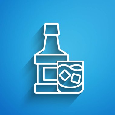 Mavi arka planda beyaz çizgili viski şişesi ve cam ikon izole edilmiş. Uzun gölge. Vektör.