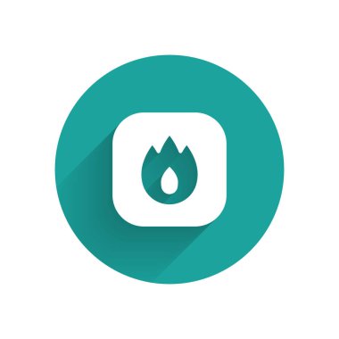 Beyaz Ateş alev ikonu uzun gölgeli izole edilmiş. Yeşil daire düğmesi. Vektör.