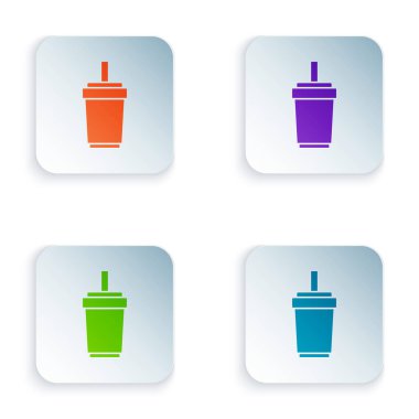 Beyaz arka planda izole edilmiş saman ve su ikonu içen renkli kağıt bardak. Soda bardağı. Taze soğuk içecek sembolü. Kare düğmelere renkli simgeleri yerleştir. Vektör.
