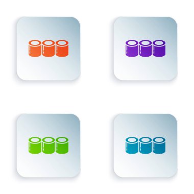 Renkli suşi simgesi beyaz arkaplanda izole edildi. Geleneksel Japon yemekleri. Kare düğmelere renkli simgeleri yerleştir. Vektör.