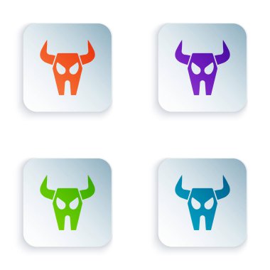 Beyaz arka planda izole edilmiş renkli bufalo kafatası simgesi. Kare düğmelere renkli simgeleri yerleştir. Vektör.